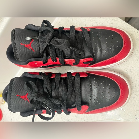 Jordan 1 Reverse Bred - Picture 2 of 3
